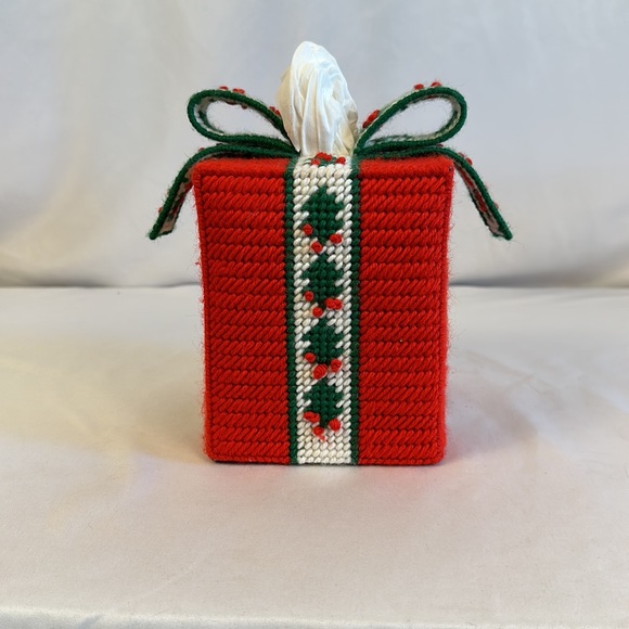 Christmas Tissue Box Cover Plastic Kit Completed Christmas Present Holly Bow - Picture 3 of 9